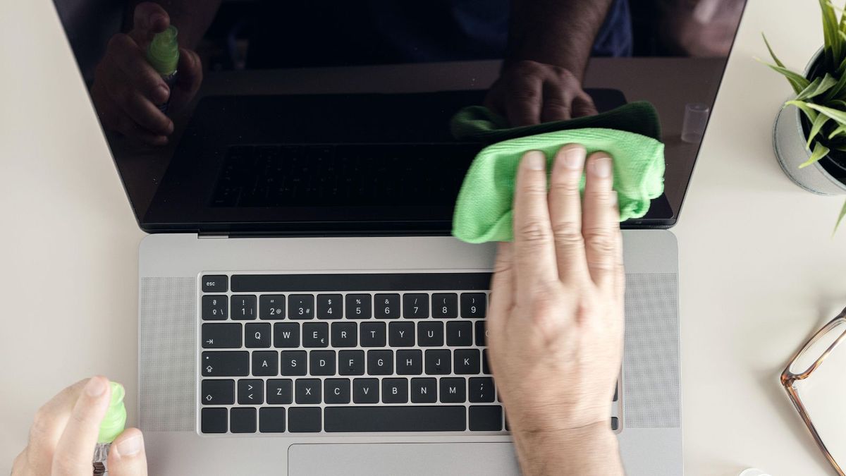 Ensure your laptop is powered off before cleaning the screen.
Avoid spraying liquid directly onto the screen; instead, spray it on the cloth first.