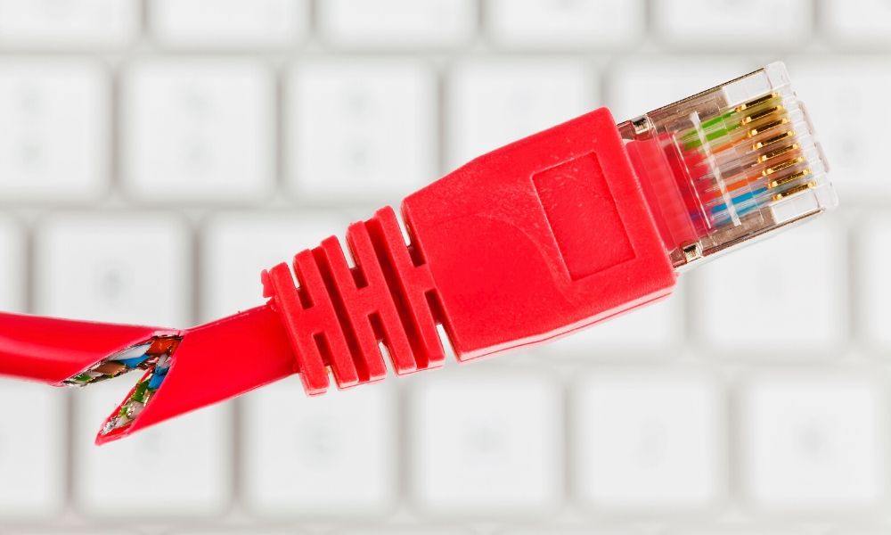 Inspect the Ethernet cable for any visible damage or loose connections:
Check both ends of the cable to ensure they are securely plugged into the computer's Ethernet port and the router or modem.
